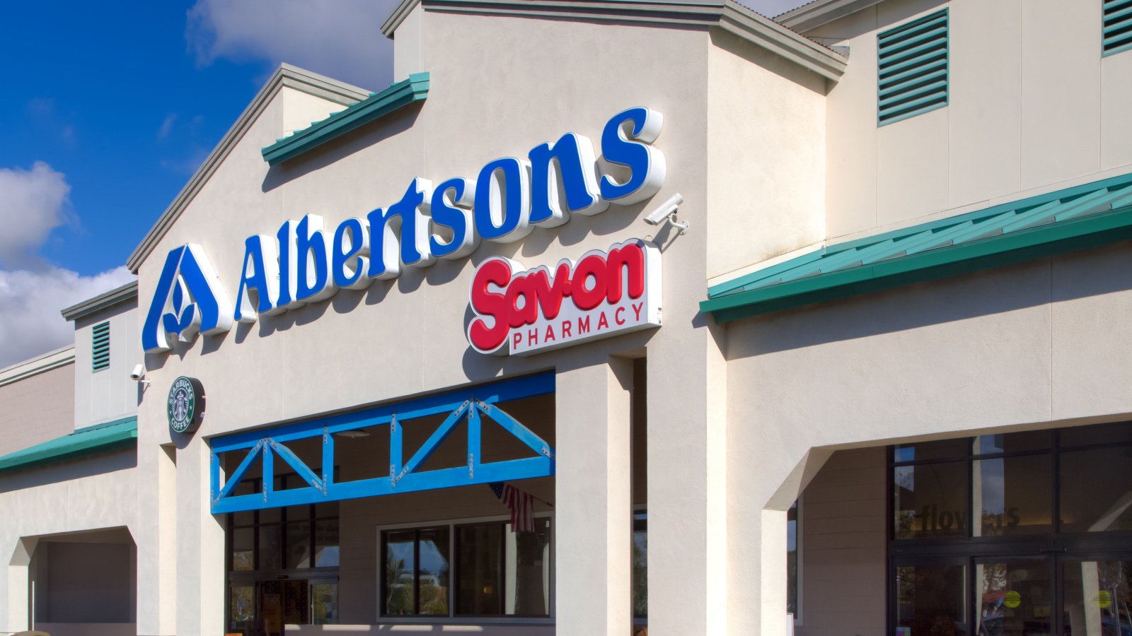 Albertsons grocery store Ken Wolter Shutterstock