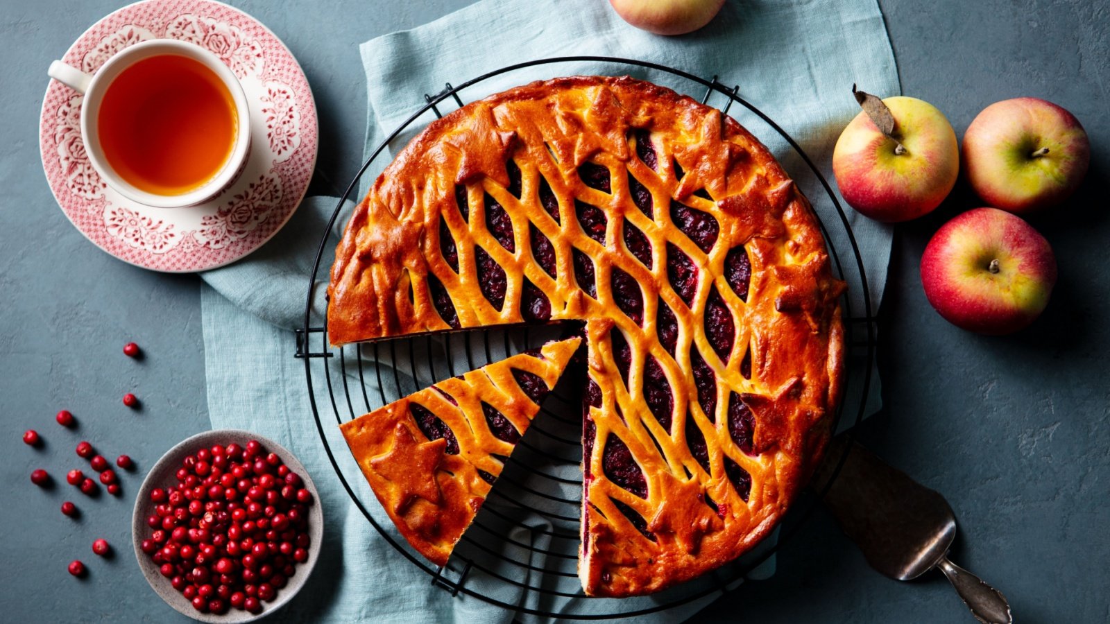 Apple cranberry sweet pie dessert Anna Pustynnikova Shutterstock