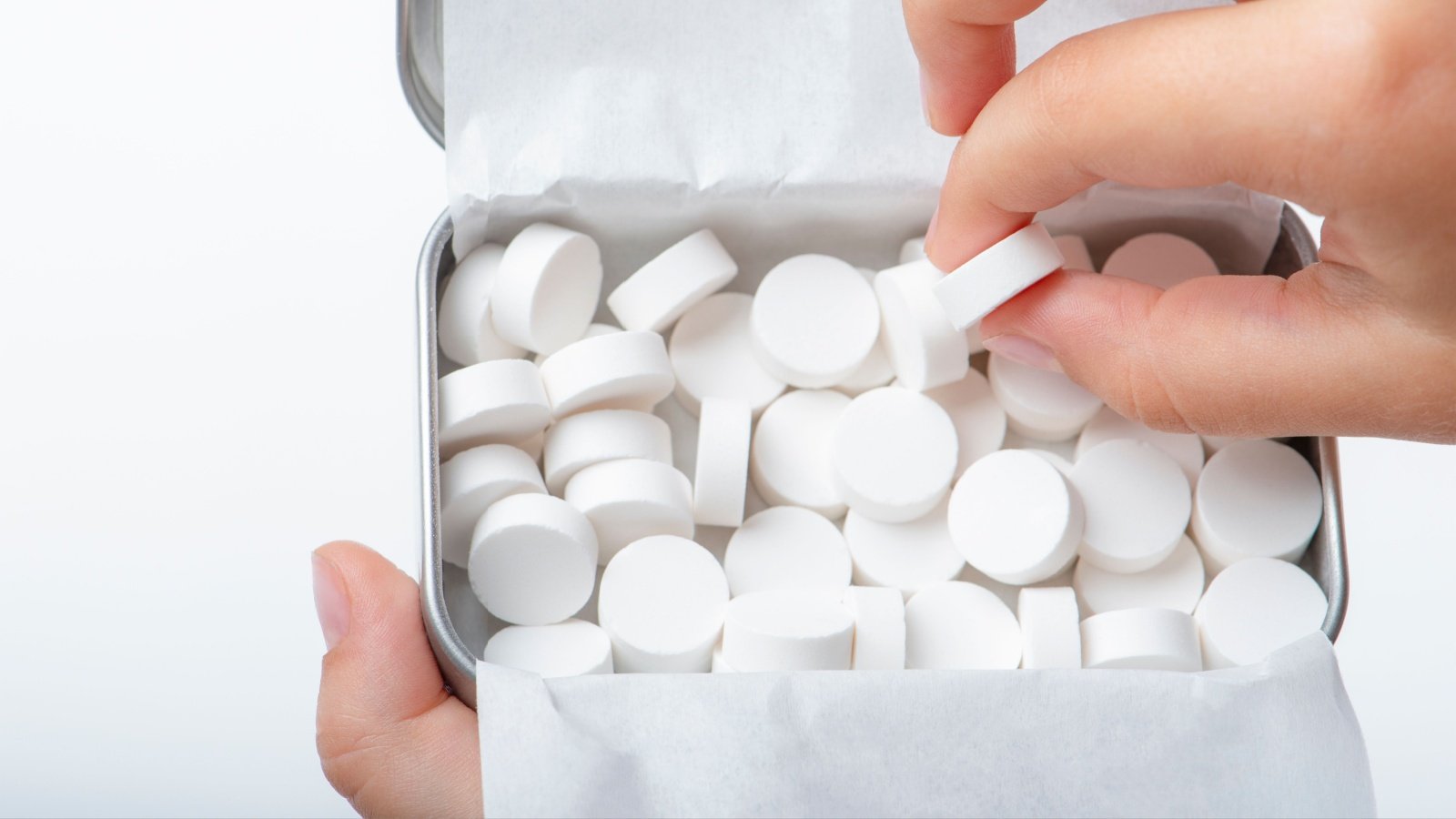 Breath mints candy altoids tin SERSOLL Shutterstock Breath mints candy altoids tin SERSOLL Shutterstock