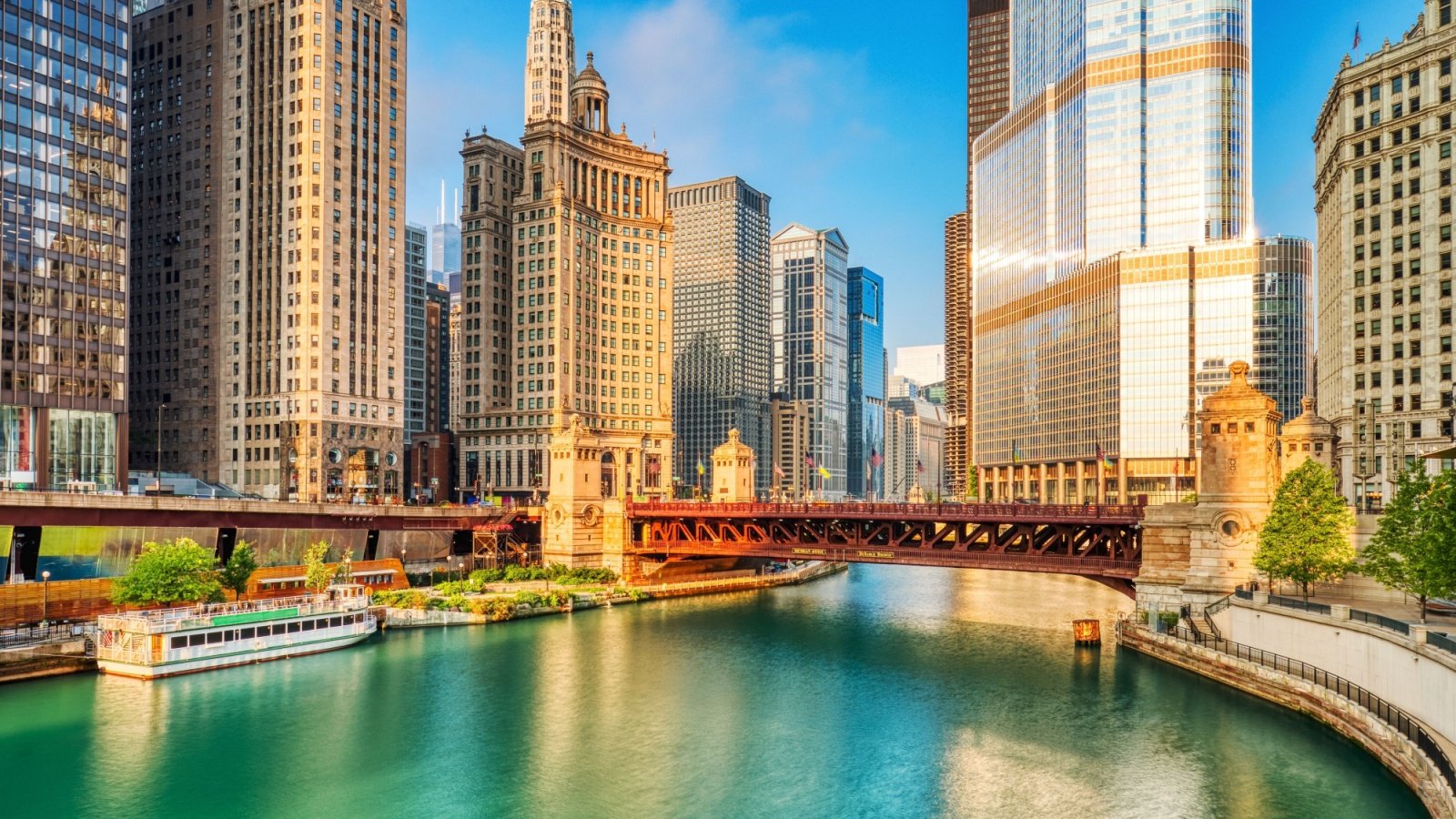 Chicago Illinois downtown Chicago River RomanSlavikcom Shutterstock