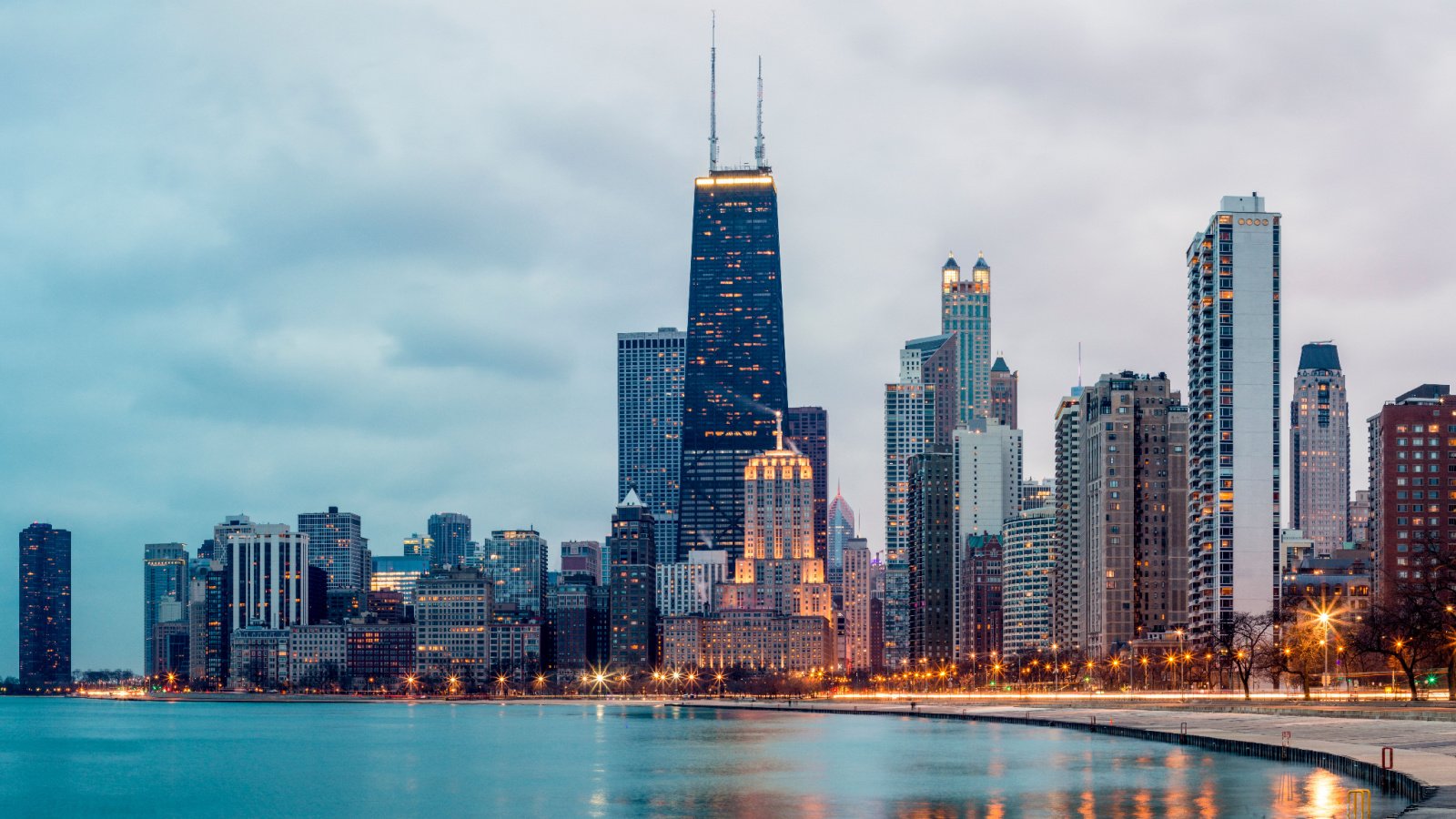 Chicago city Skyline AindriuH shutterstock