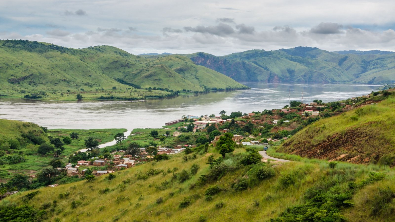 Congo River, Democratic Republic of Congo, Africa Fabian Plock Shutterstock