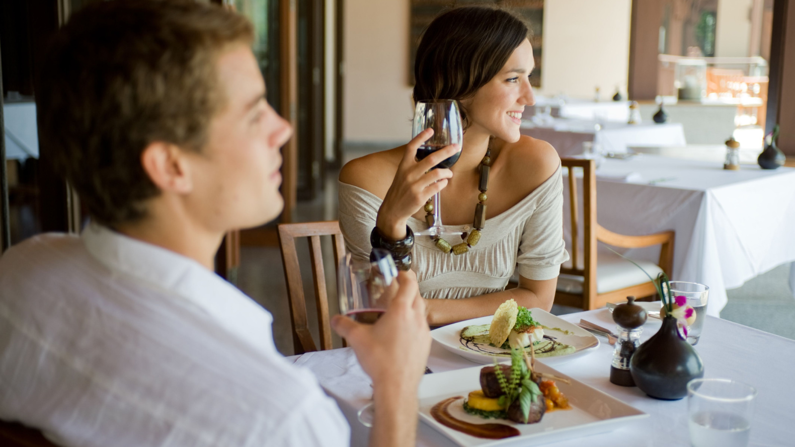 Couple Dinner Date Fancy Elegant Restaurant Phil Date Shutterstock