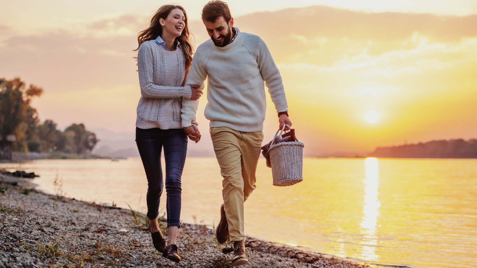 Date lake sunset picnic couple happy Dusan Petkovic Shutterstock