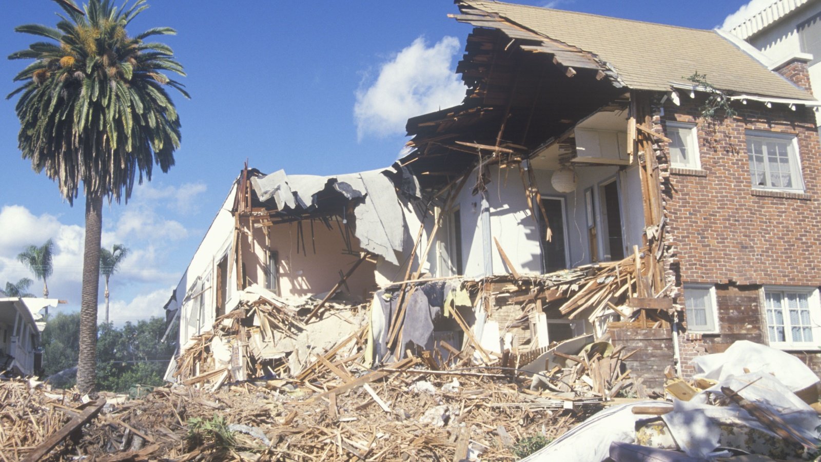 Earthquake damage Northridge earthquake in 1994 Joseph Sohm Shutterstock