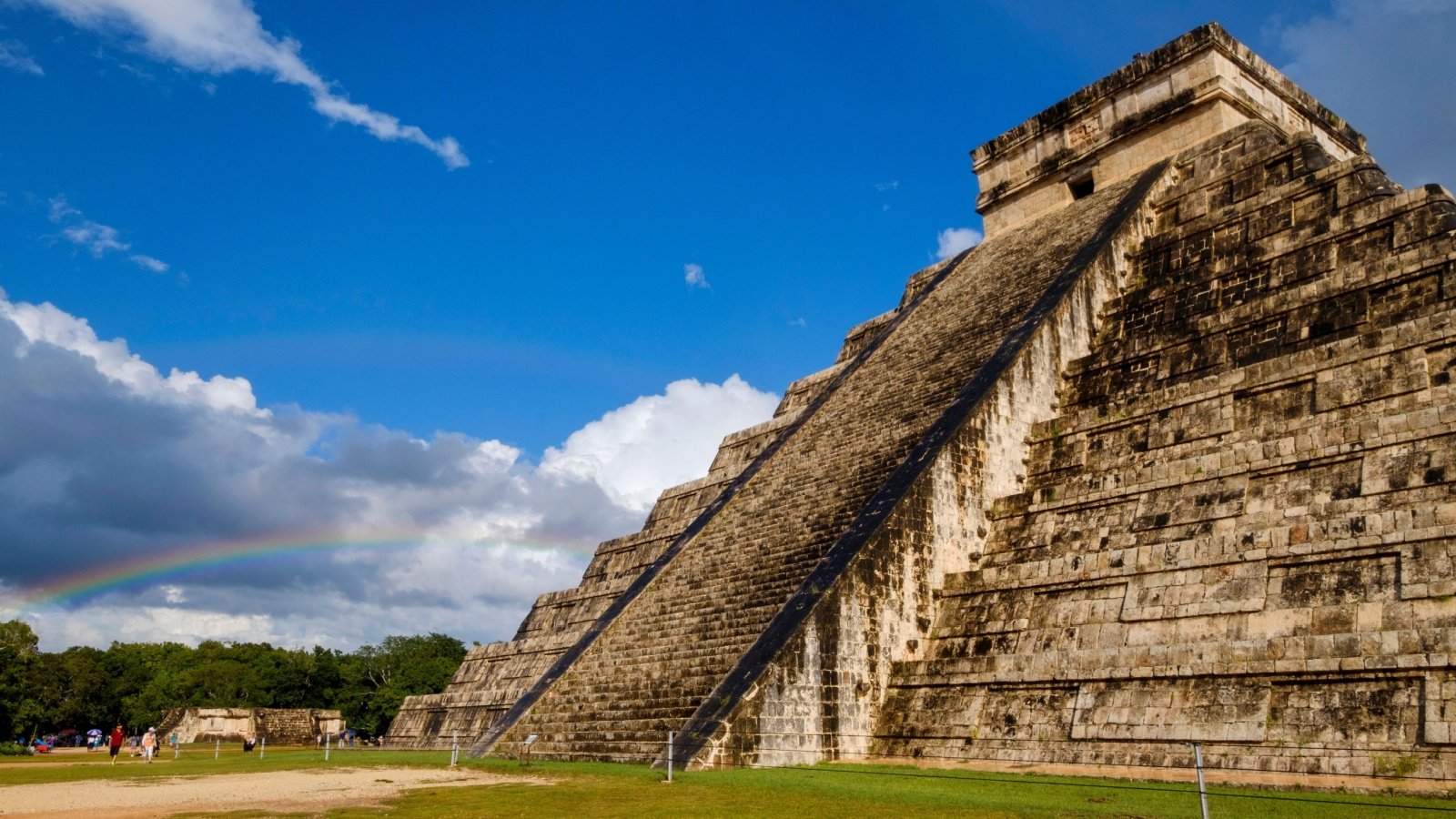 El Castillo or the pyramid of Kukulkan in Chichen Itza Mexico Mayan culture SHEE HENG CHONG Shutterstock