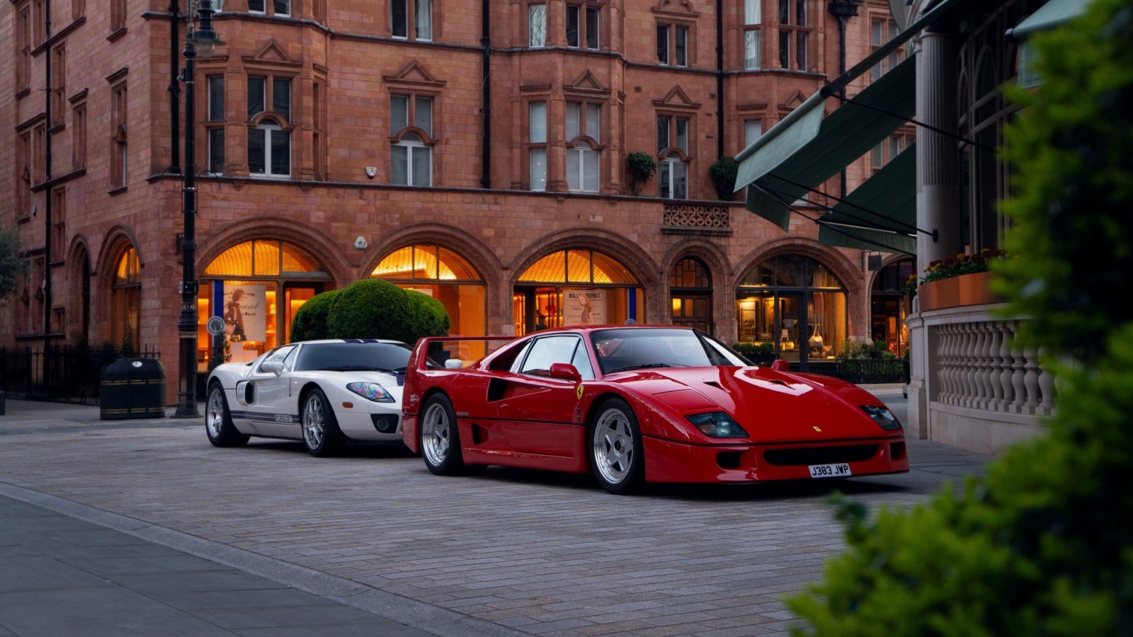 Ferrari F40 and white Ford GT Marton Szeles Shutterstock