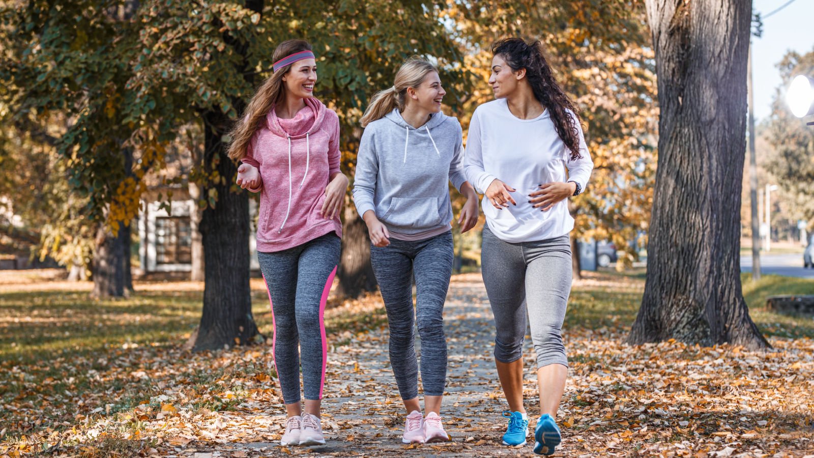 Group of female friends jogging at the city park Balance Form Creative:shutterstock