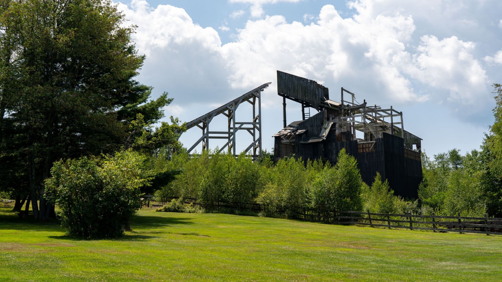 Hazelton, Pennsylvania wooden buildings, rail tracks and coal breaker CEW Shutterstock