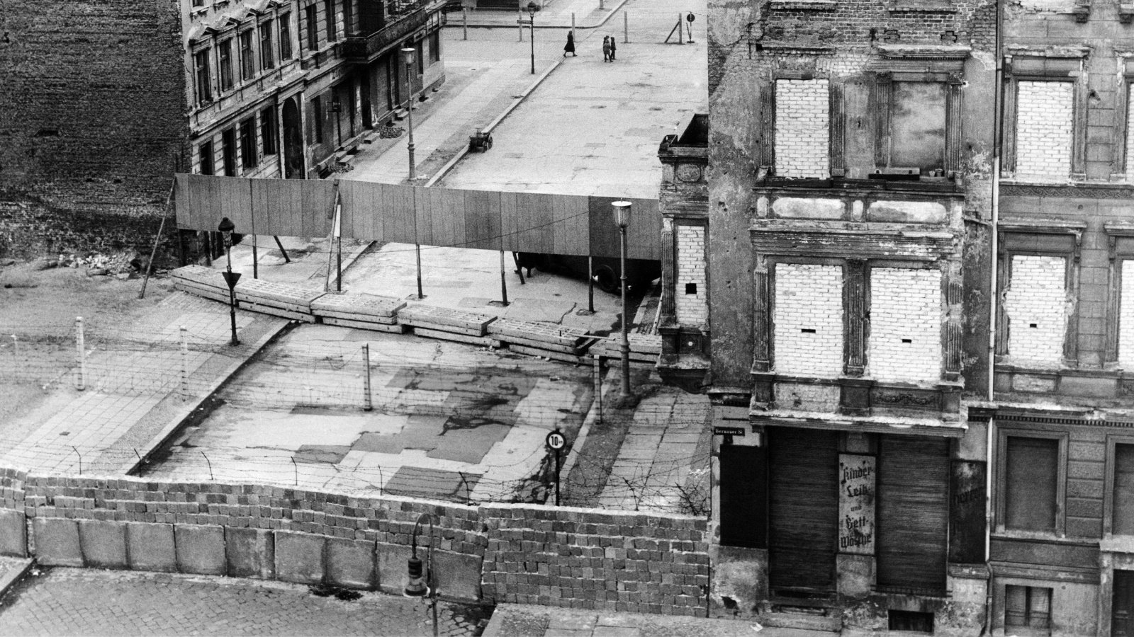 Historic Berlin Wall along Bermauerstrasse October 1962 Everett Collection Shutterstock