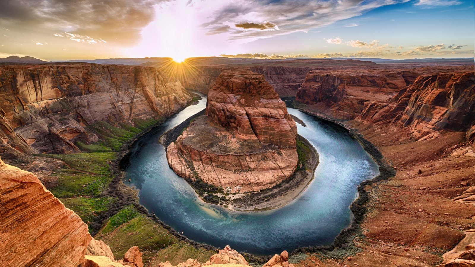 Horseshoe bend Grand Canyon National Park. Colorado River Wisanu Boonrawd Shutterstock