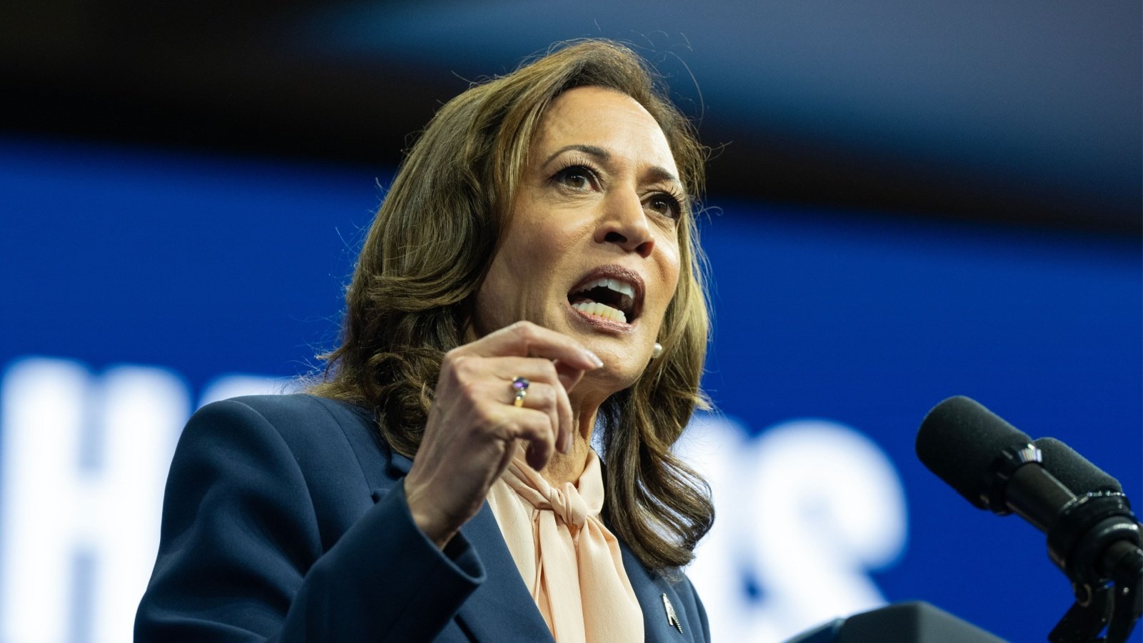 Kamala Harris lev radin Shutterstock