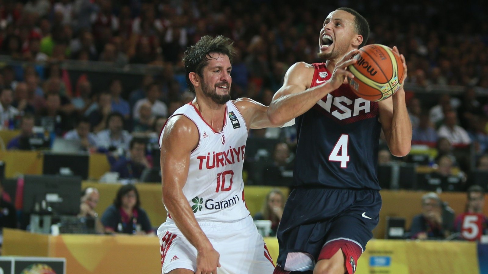 Kerem Tuncer (10), Stephen Curry (4) USA National Basketball photoyh shutterstock