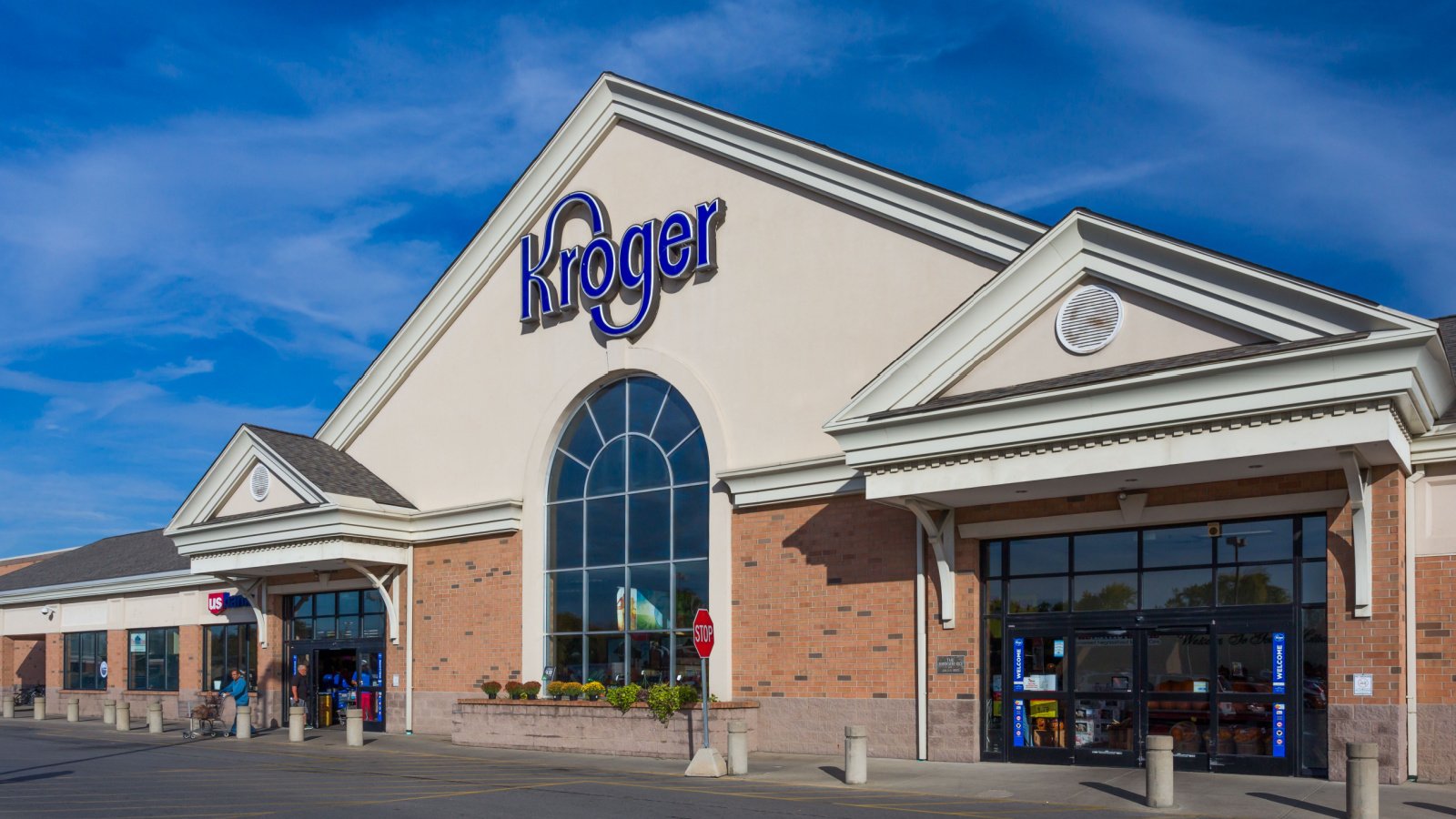 Kroger grocery store Ken Wolter Shutterstock