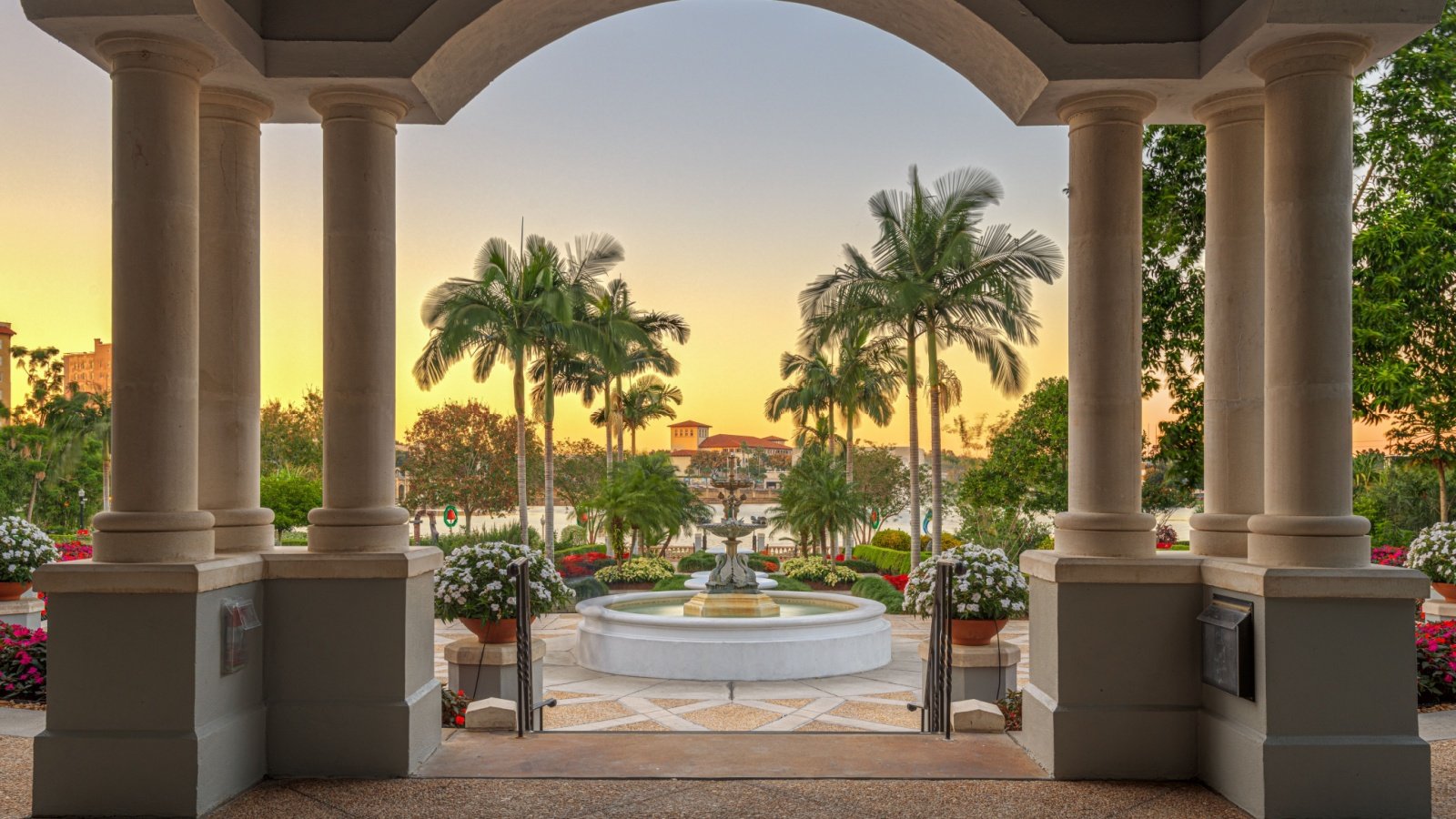 Lakeland Florida Hollis botanic garden Sean Pavone Shutterstock