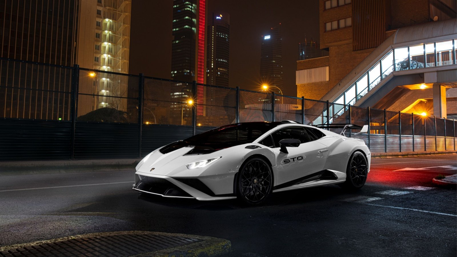 Lamborghini Huracan luxury car Zambo ness Shutterstock