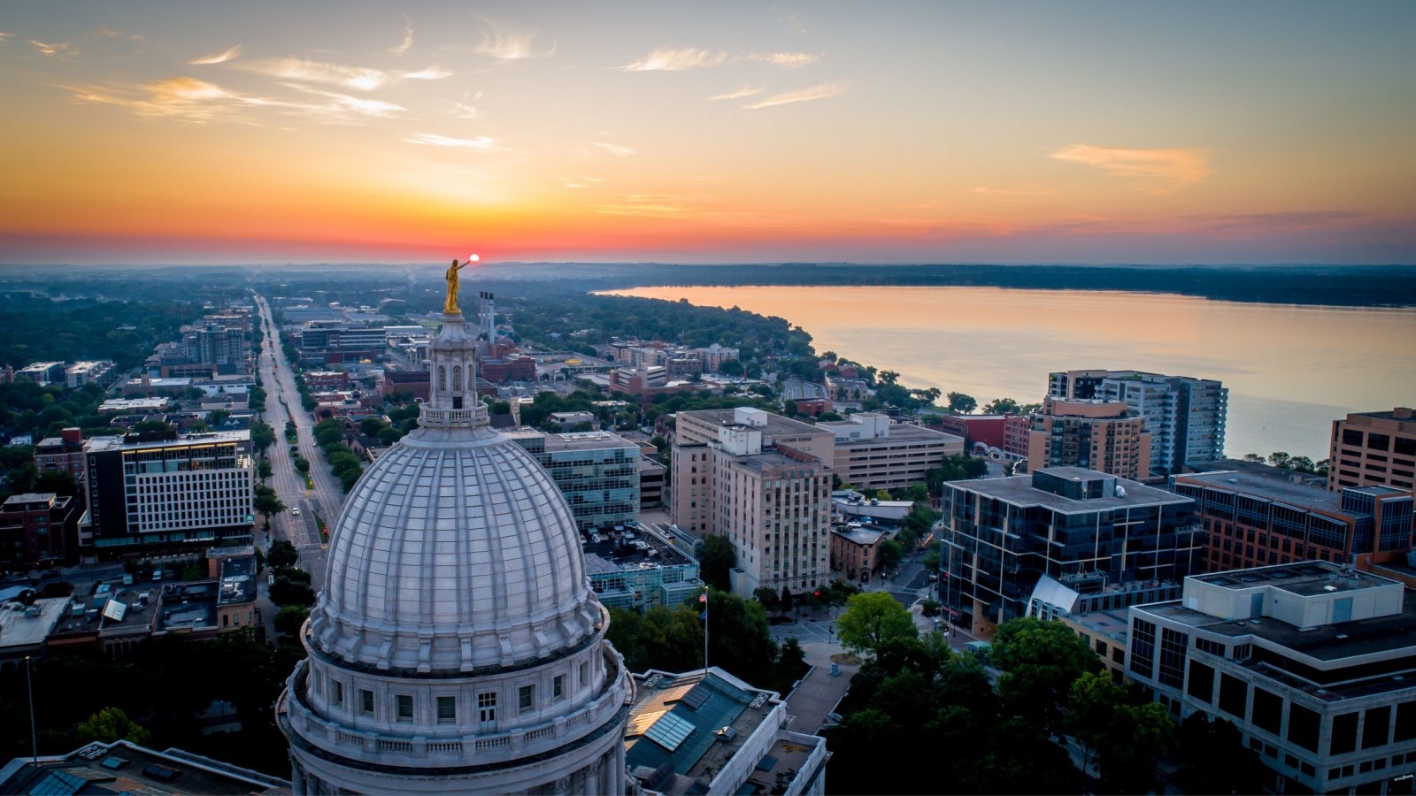 Madison Wisconsin State Capitol Szymon Raczkowiak Shutterstock