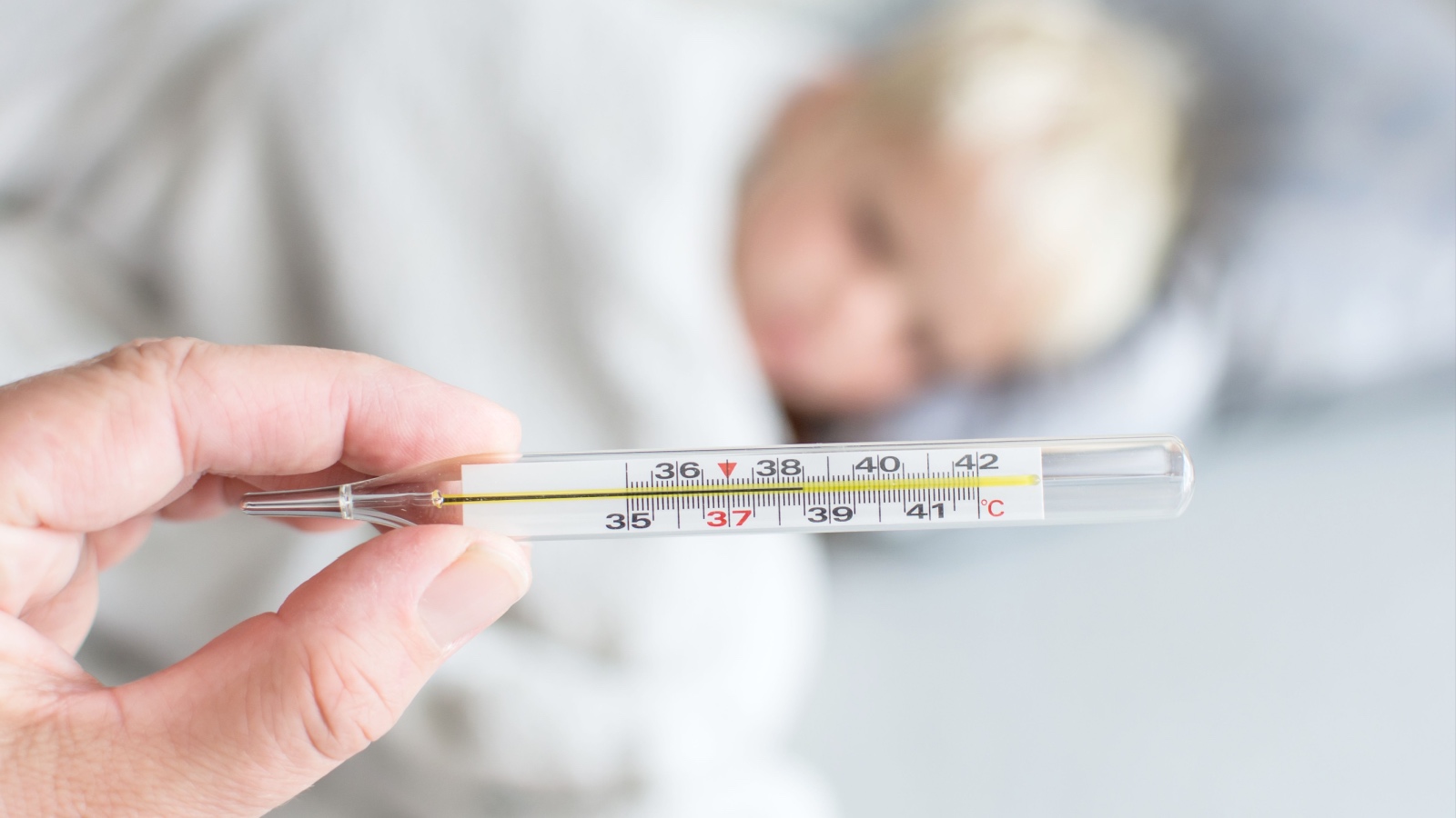 Mercury thermometer for sick child MJfotografie.cz Shutterstock