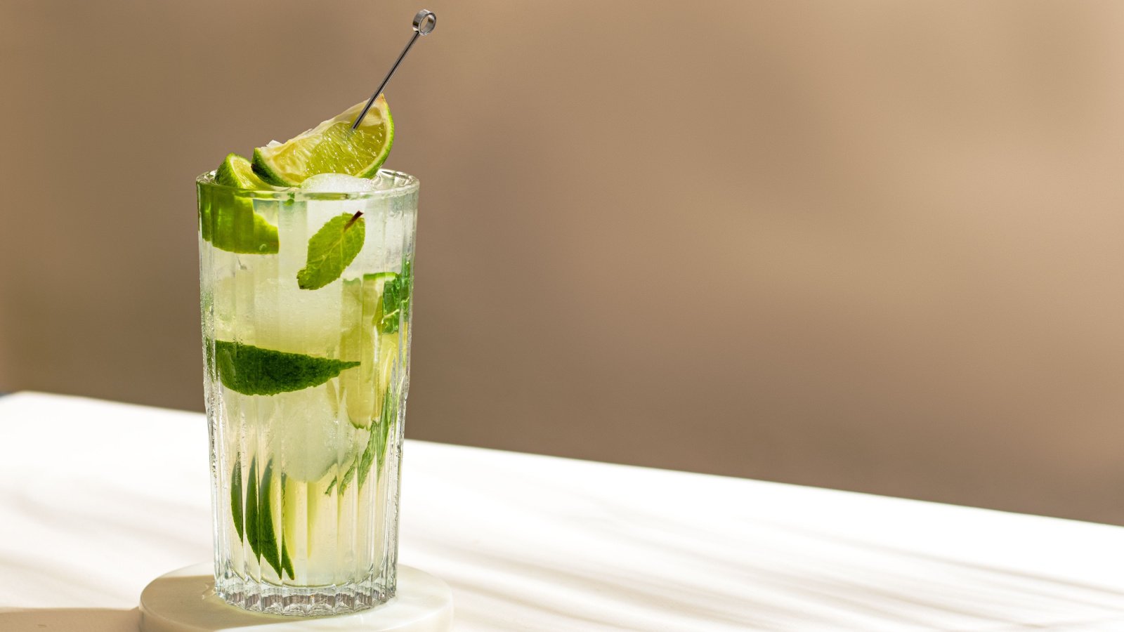 Mojito Cocktail drink alcohol lime mint plov mlov Shutterstock