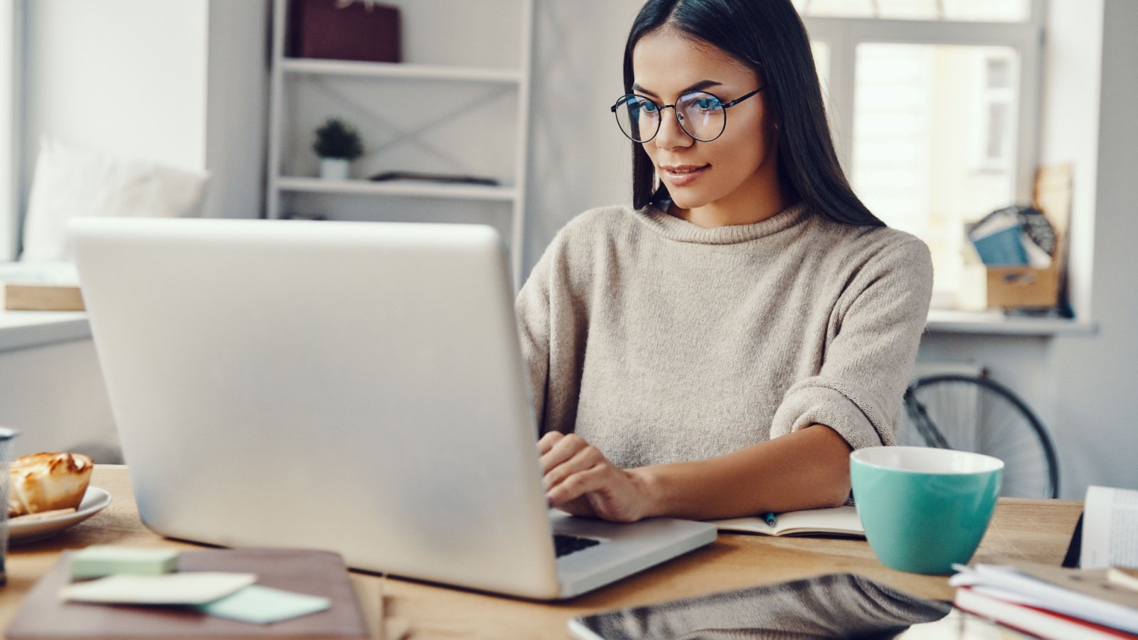 POC Woman Working Computer Home Editor G Stock Studio Shutterstock