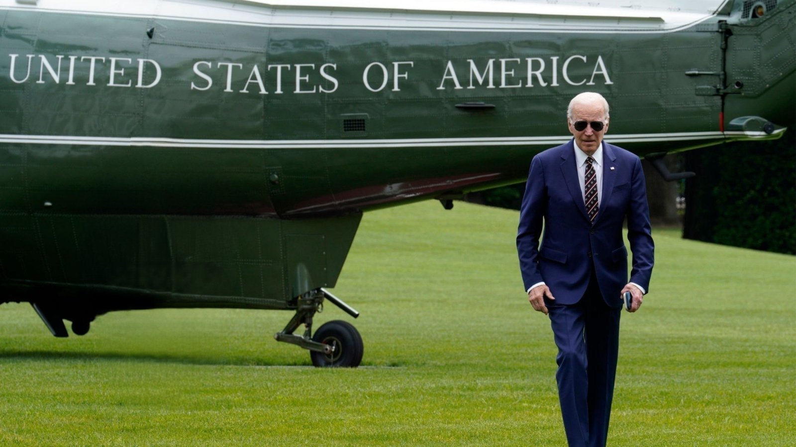 Politics Air Force One Biden Sunglasses Muhammad Aamir Sumsum Shutterstock