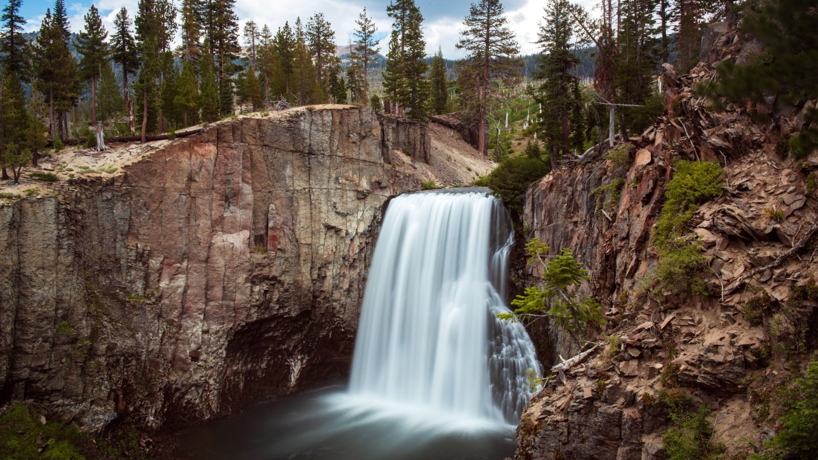 Rainbow falls in devil's postpile national monument yggdrasill Shutterstock