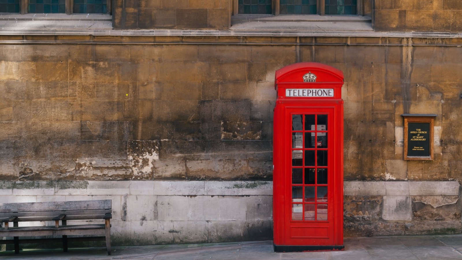 Red phone booth in London r.nagy Shutterstock