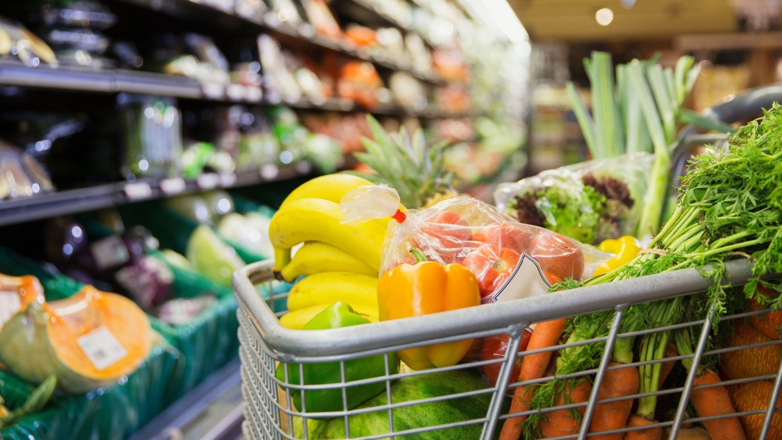 Shopping cart in grocery store produce supermarket KOTOIMAGES Shutterstock