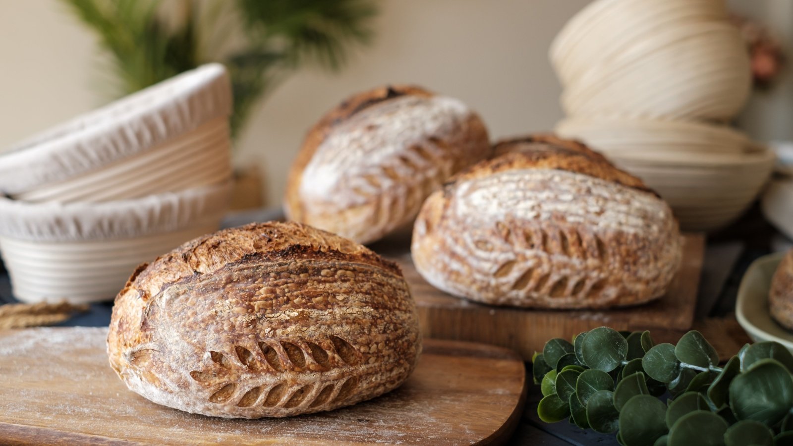 Sourdough Loaf Bread Scoring Leaf Pattern Tawan Ramtang Shutterstock