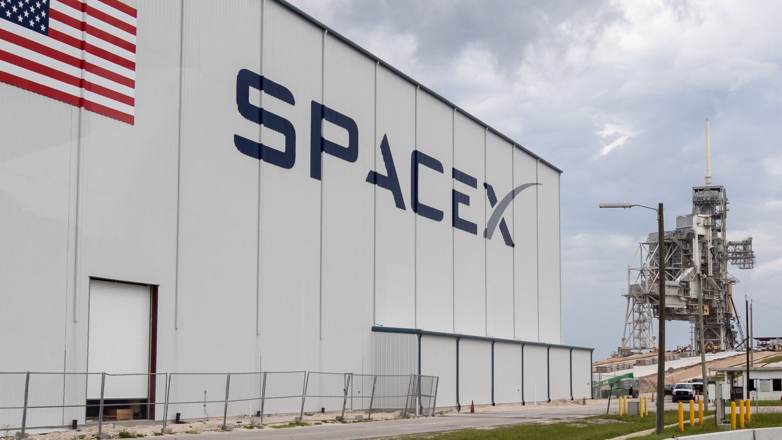 Spacex building Cape Canaveral, Kennedy Space Center L Galbraith Shutterstock