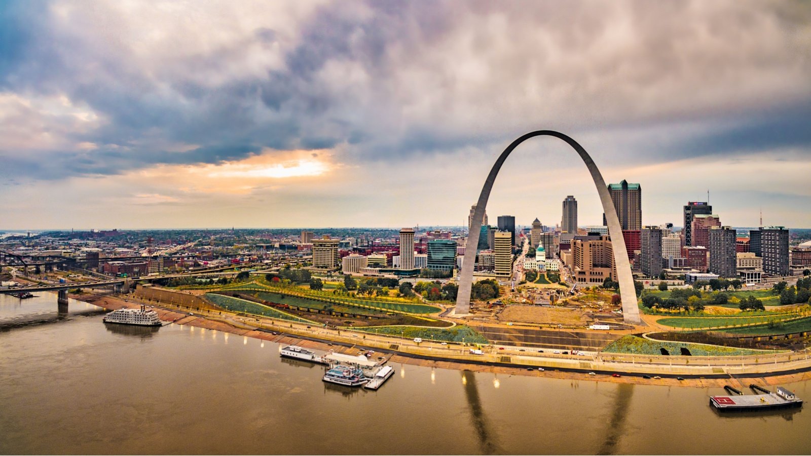 St. Louis Missouri James Roblee Shutterstock