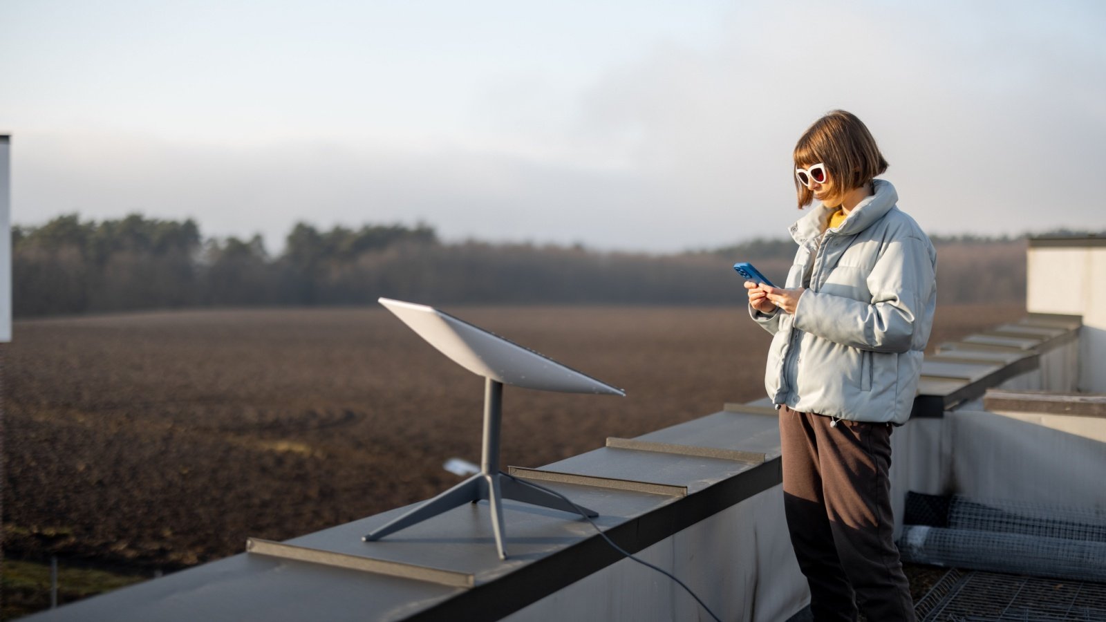 Starlink satellite Internet rural RossHelen Shutterstock