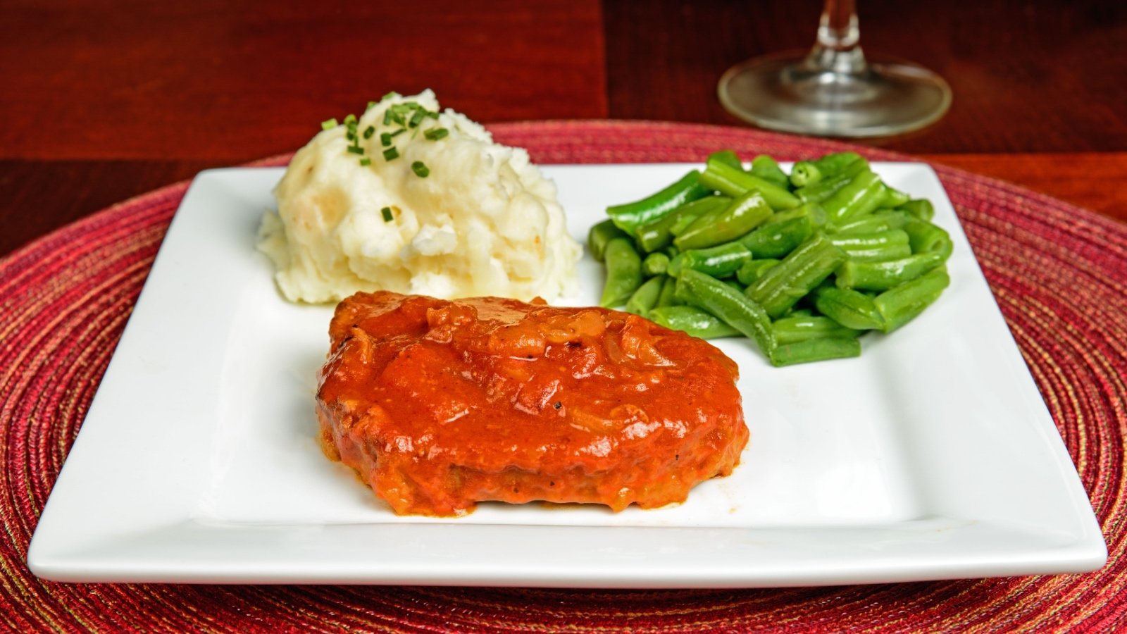 Swiss steak with mashed potatoes and green beans meal Rob Hainer Shutterstock