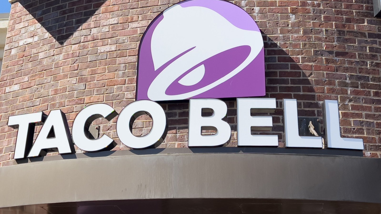 Taco Bell Sign calimedia Shutterstock