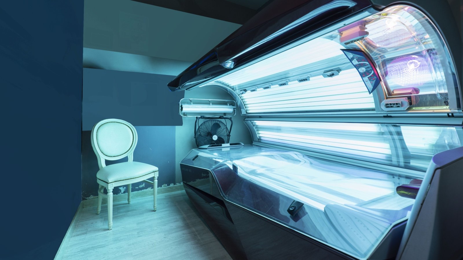 Tanning bed UVA cabin salon Toyakisphoto Shutterstock Tanning bed UVA cabin salon Toyakisphoto Shutterstock
