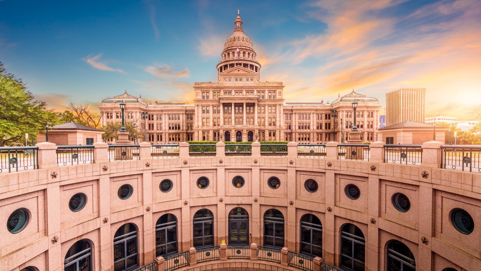 Texas state capitol building in austin Jason Stitt Shutterstock