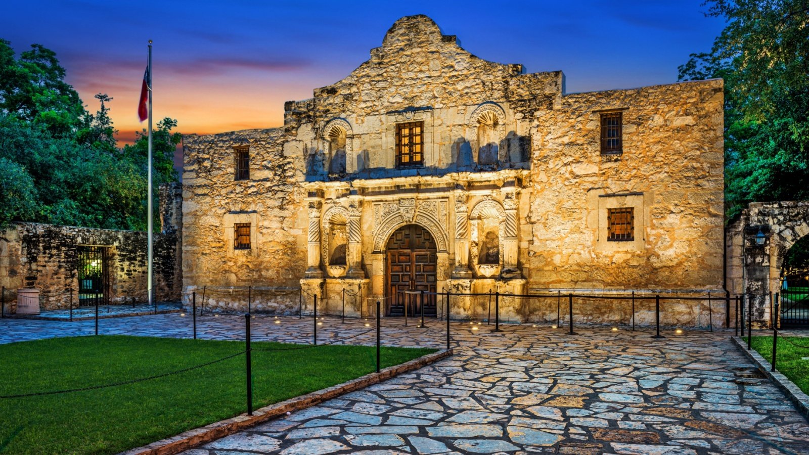 The Alamo in San Antonio, Texas Sean Pavone Shutterstock