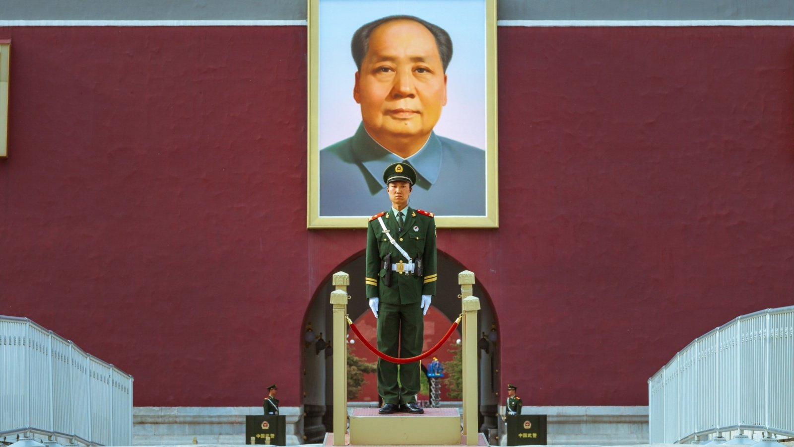 Tiananmen square, entrance to Forbidden City. A Chinese soldier stands at attention with a portrait of Mao Zedong 4H4 PH Shutterstock