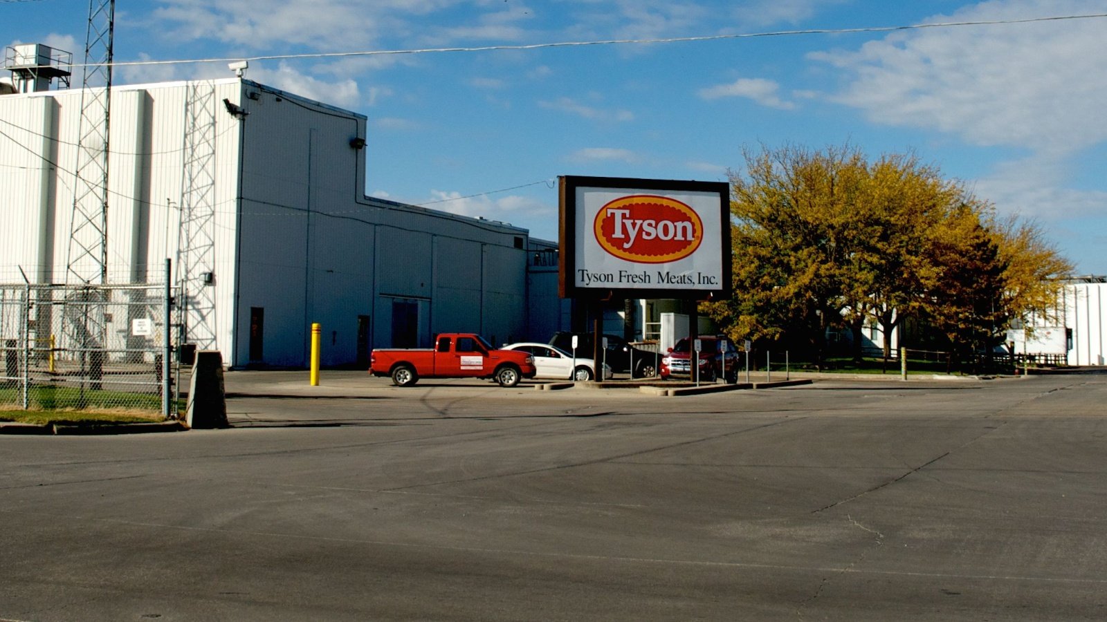 Tyson meat processing mark reinstein Shutterstock