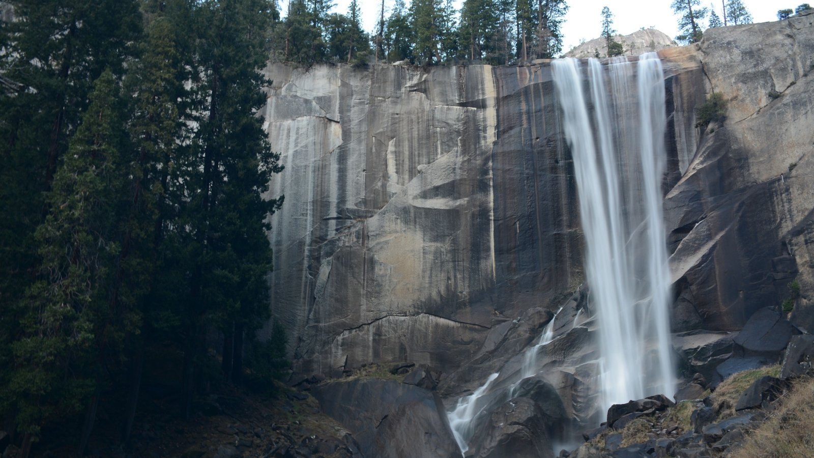 Vernal Fall in Yosemite National Park, California photravel ru Shutterstock Vernal Fall in Yosemite National Park, California photravel ru Shutterstock