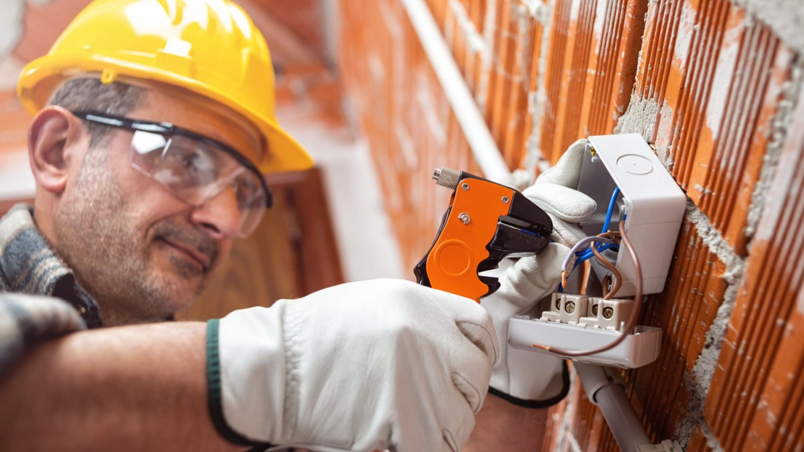 Wire stripper Electrician Francescomoufotografo Shutterstock