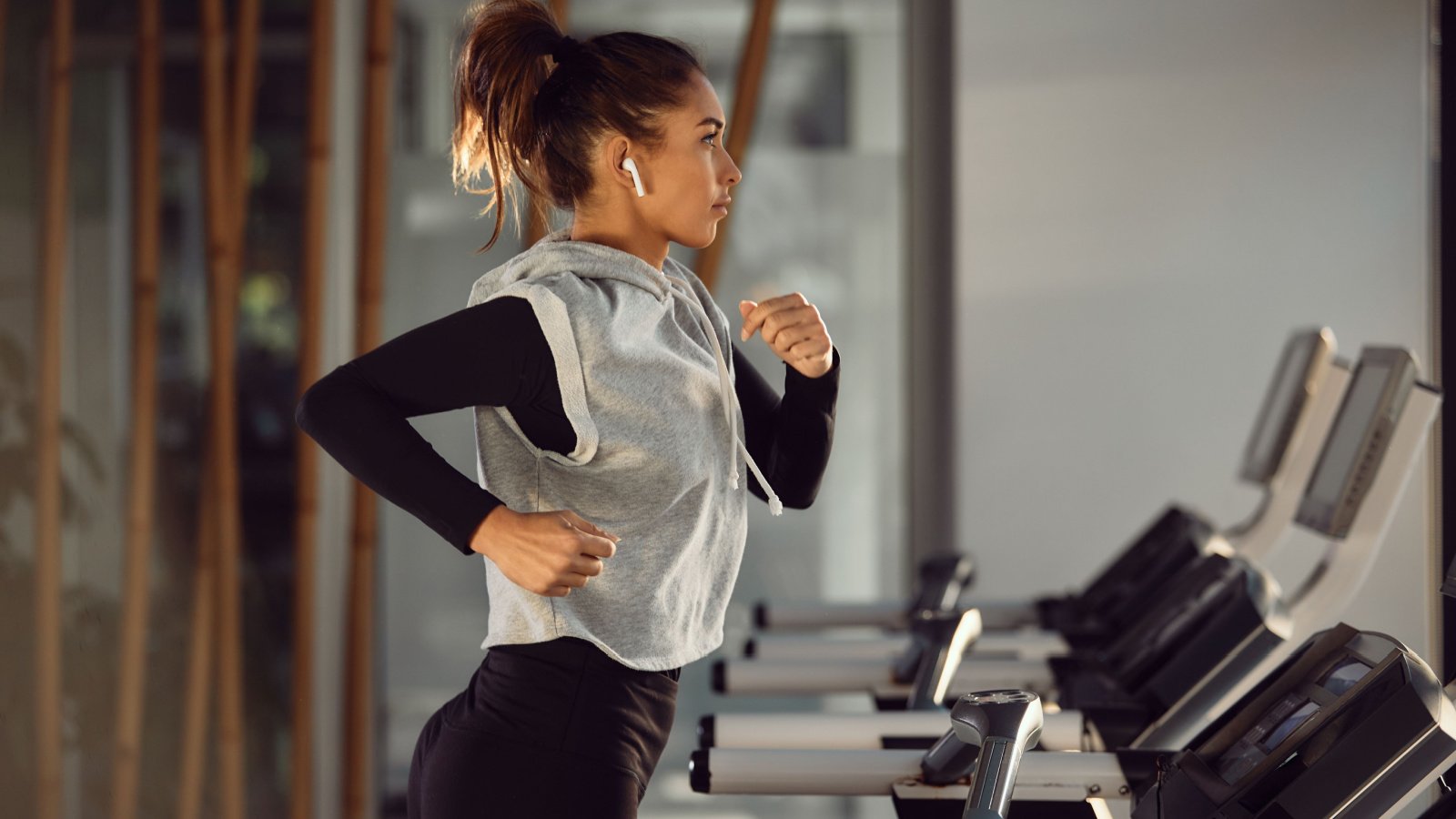 Woman POC Running Gym Fitness Health Drazen Zigic Shutterstock