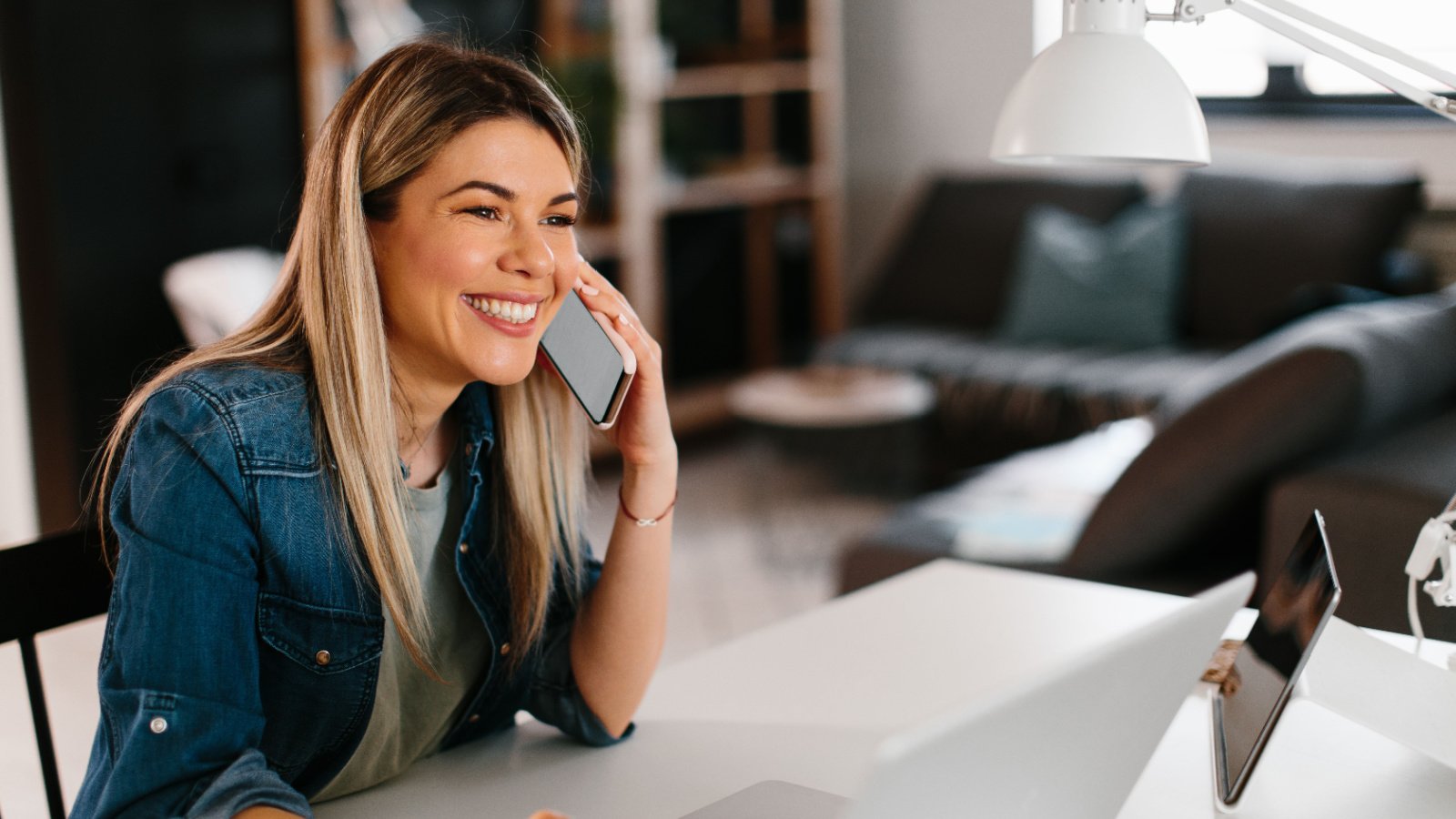 Woman Young Work Sales Phone Customer Service djile Shutterstock