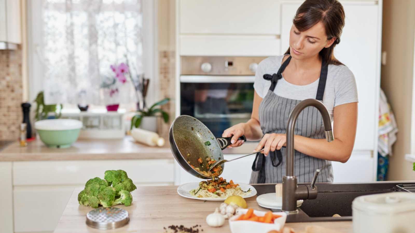 Woman cooking MSN