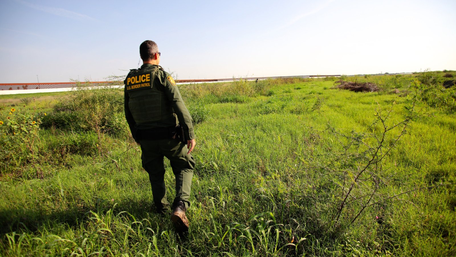 police us texas california border patrol crossing guard fence Vic Hinterlang shutterstock