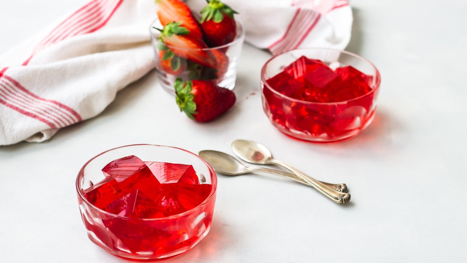 strawberry jello salad dessert jelly Patricia C Azevedo Shutterstock