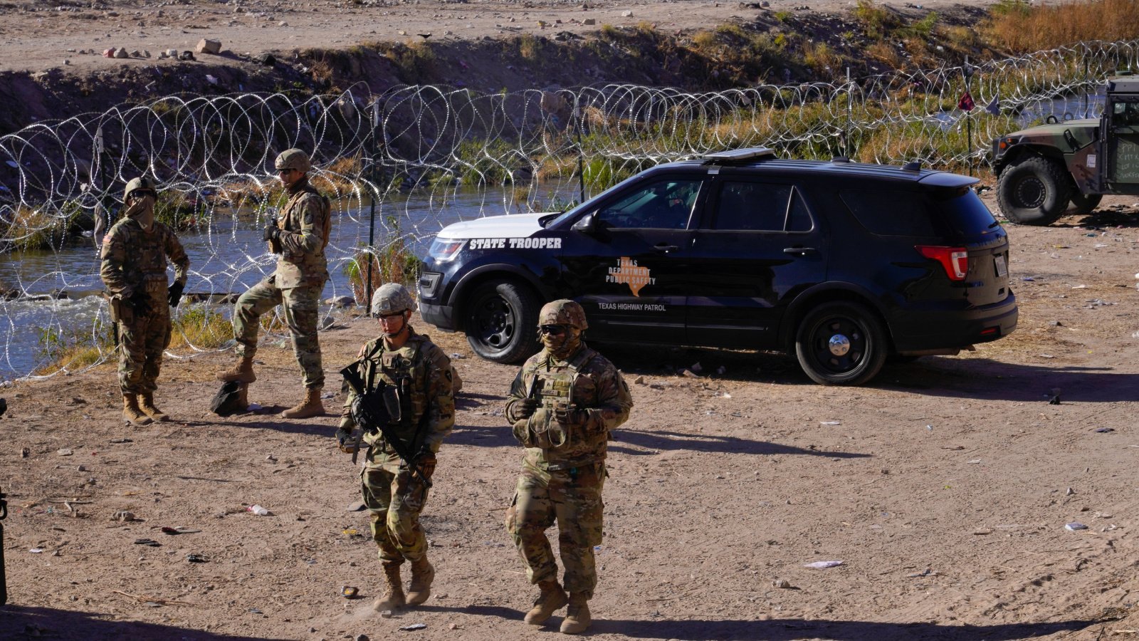 texas us border crossing guard fence Ruben2533 shutterstock