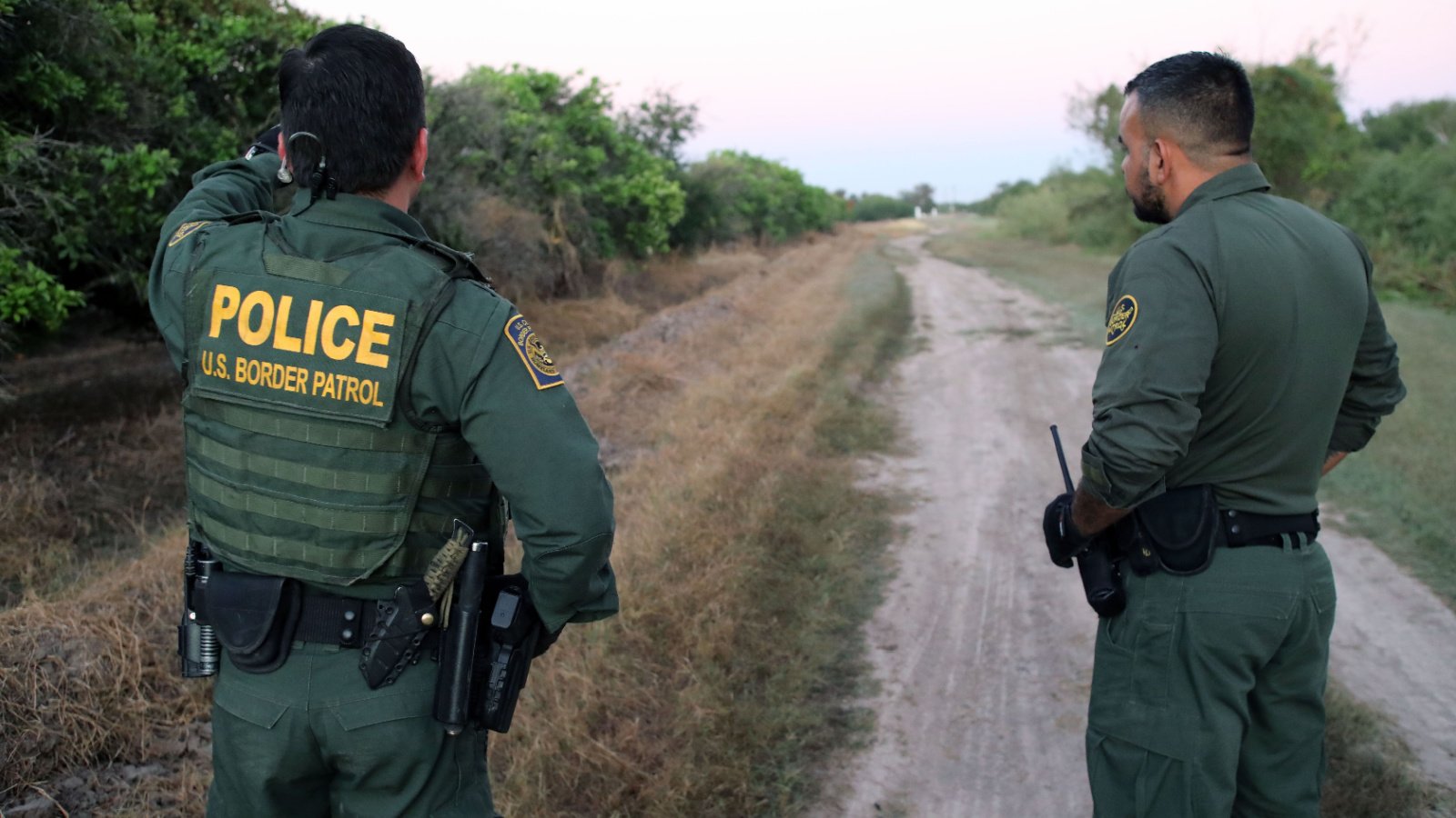 texas us border patrol crossing guard fence Vic Hinterlang shutterstock