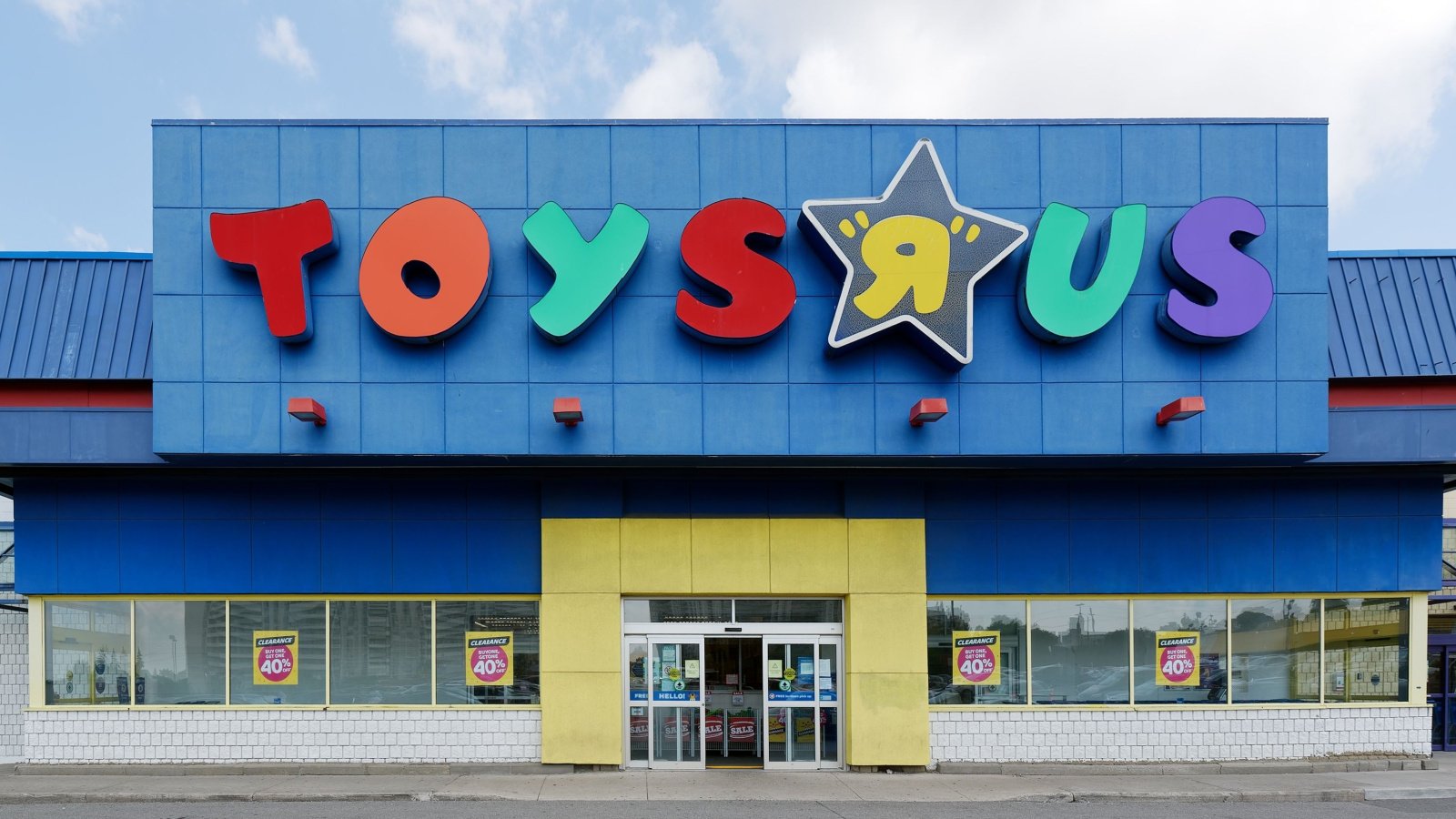 toys r us Zoran Karapancev shutterstock